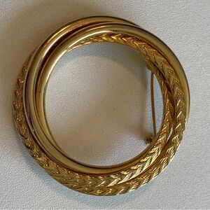Vintage 90’s brooch. Gold tone. Great condition for age. Solid construction.